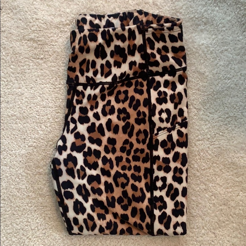 Workout pants with pockets